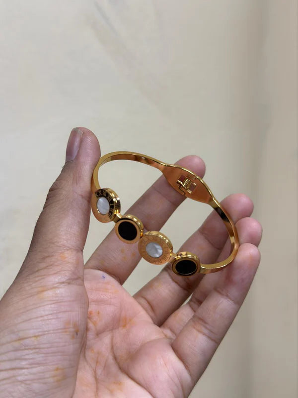 Anti Tarnish Classy Bracelet