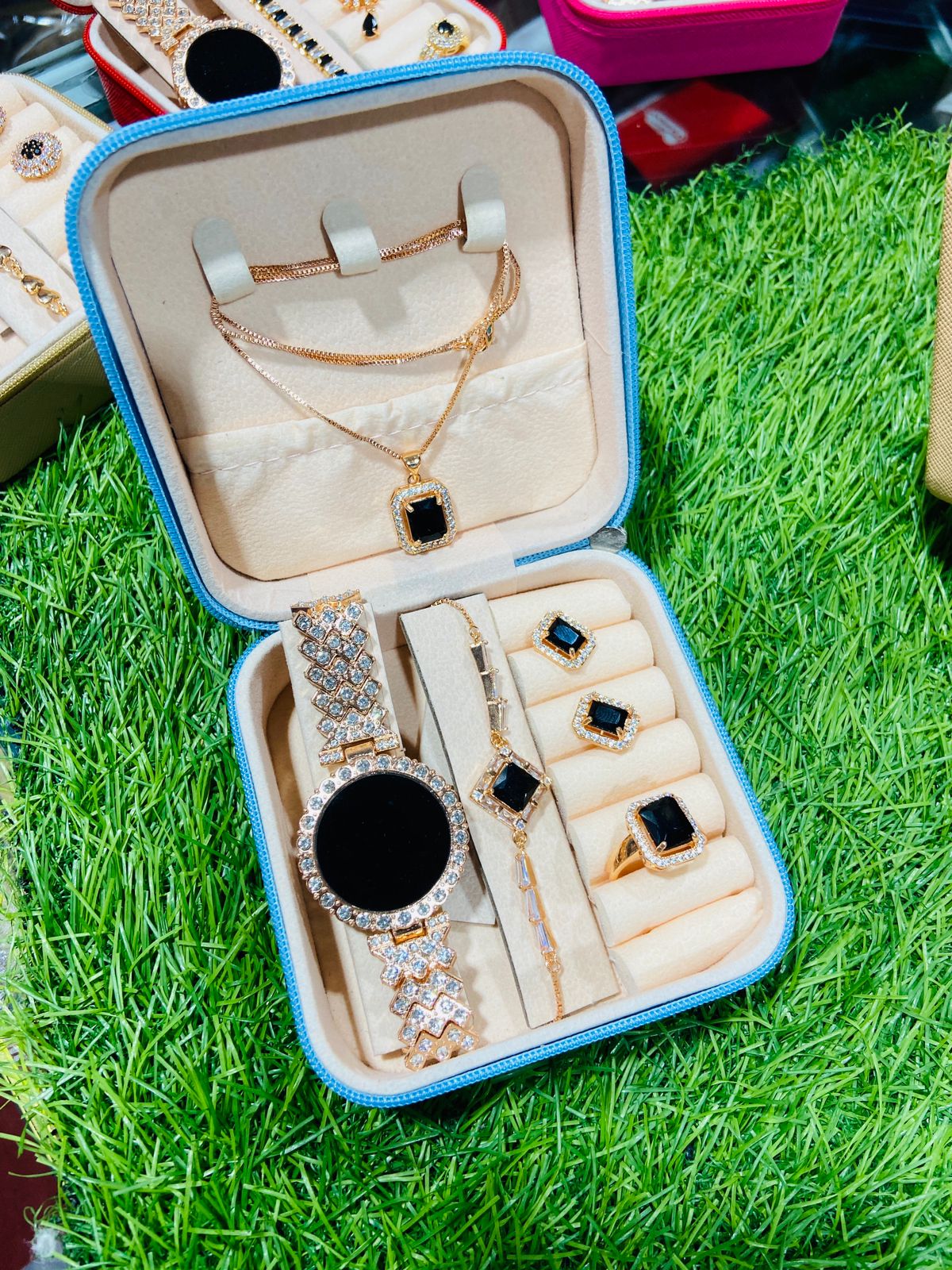Jewelry Box with Jewelry Set – Rings, Earrings & Necklace Included