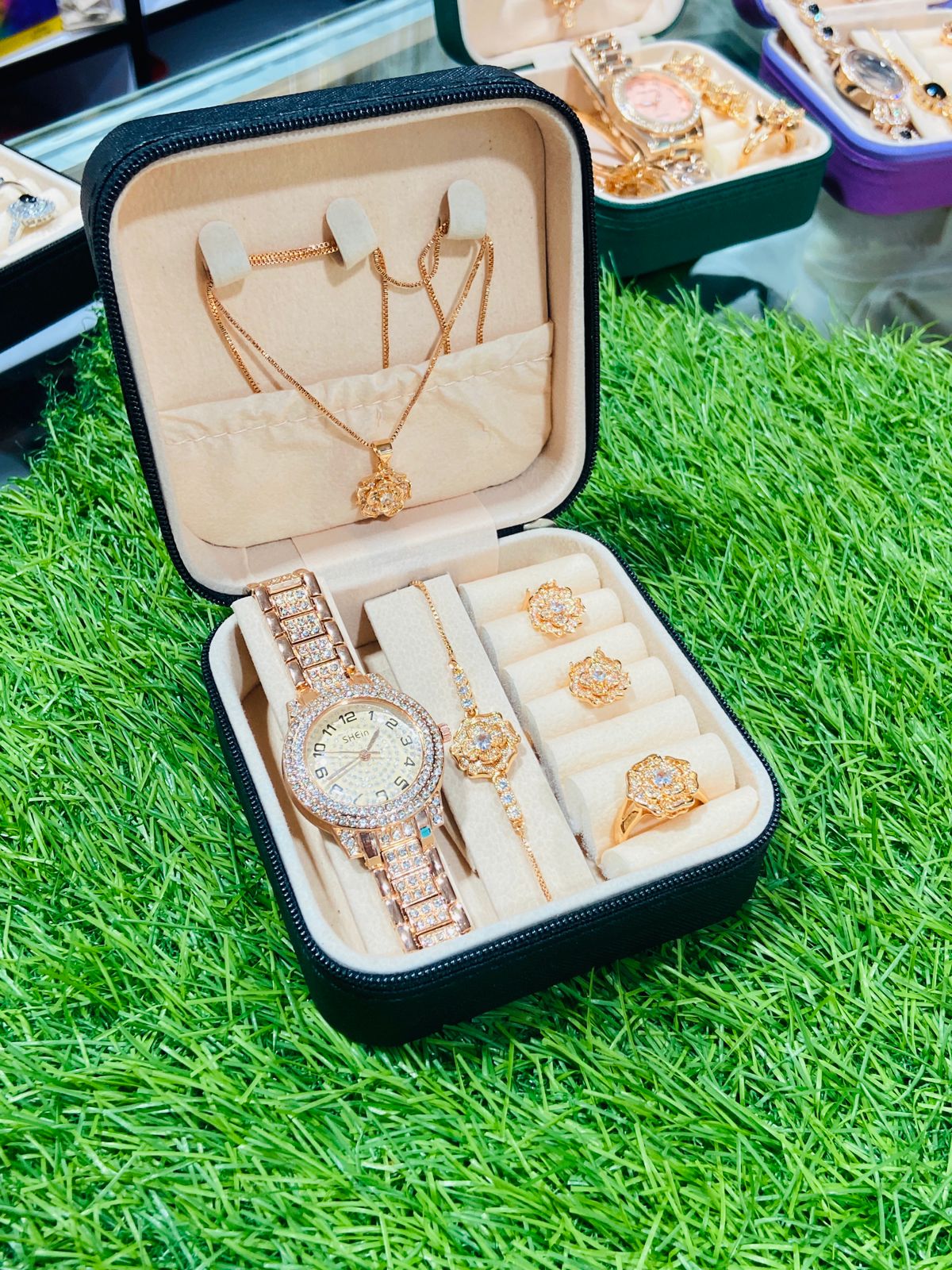 Jewelry Box with Jewelry Set – Rings, Earrings & Necklace Included