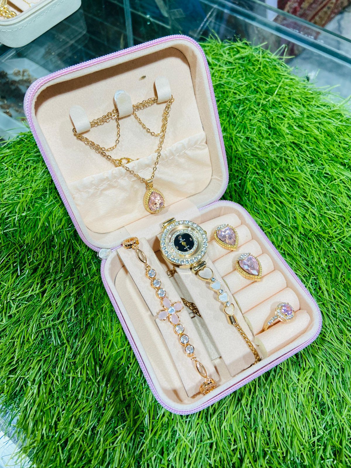 Jewelry Box with Jewelry Set – Rings, Earrings & Necklace Included