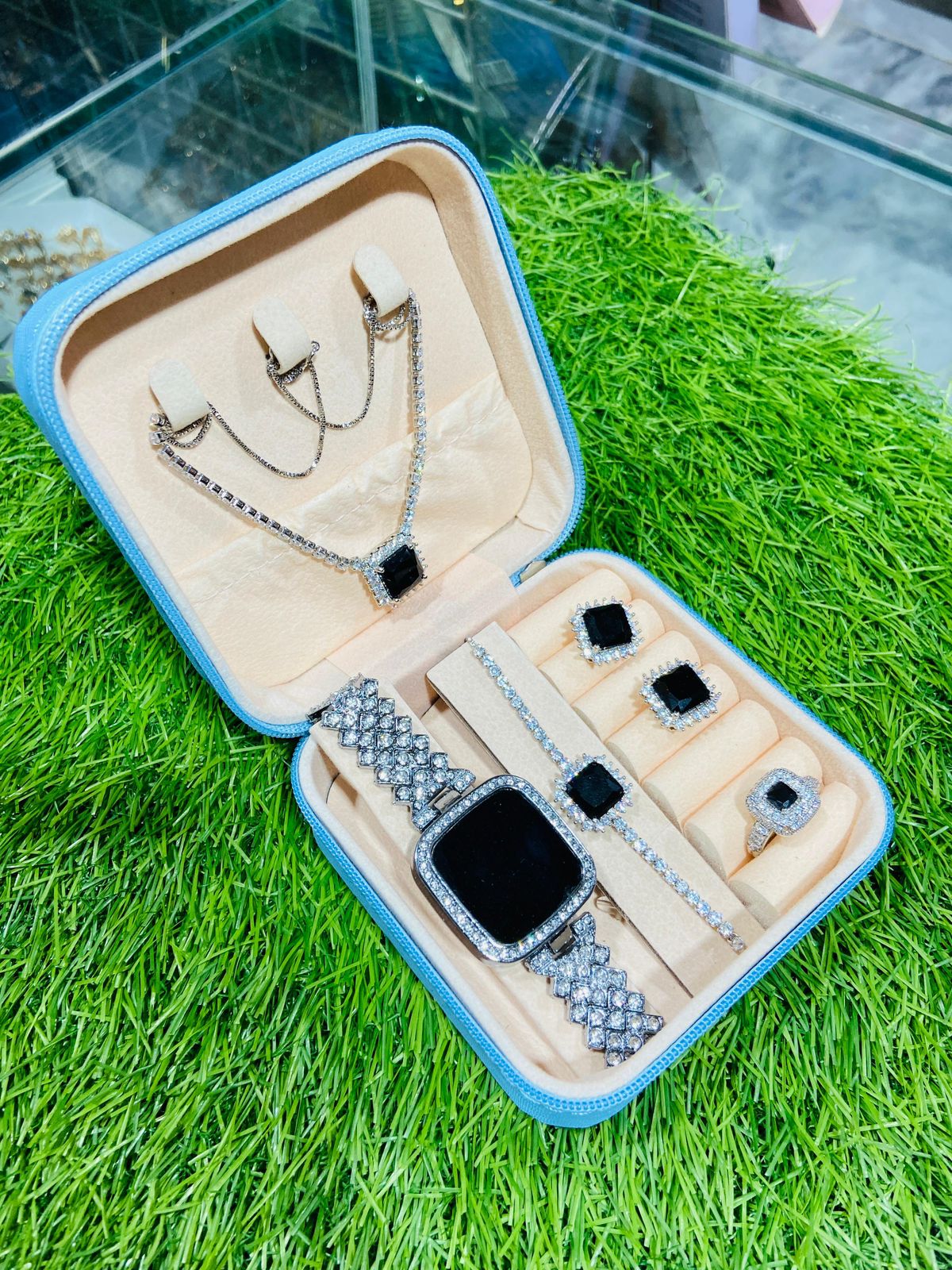 Jewelry Box with Jewelry Set – Rings, Earrings & Necklace Included