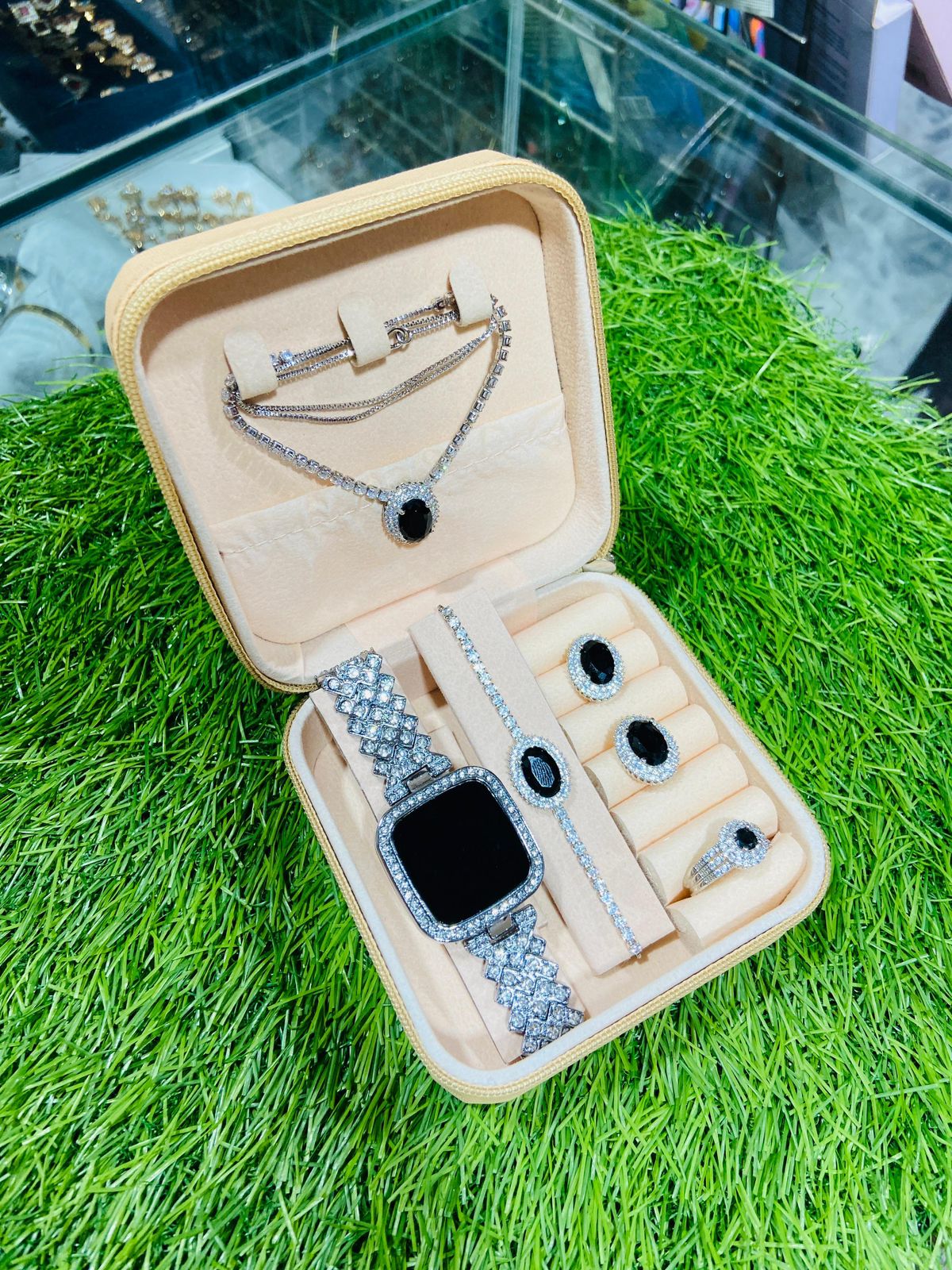 Jewelry Box with Jewelry Set – Rings, Earrings & Necklace Included